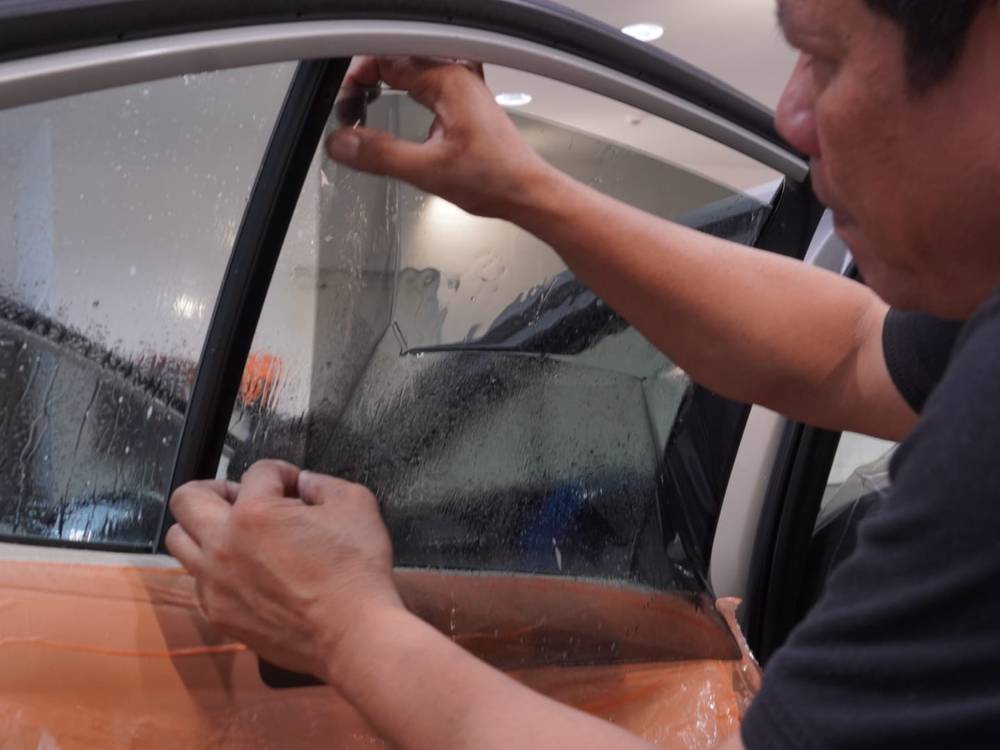 عازل حراري شفاف للنوافذ