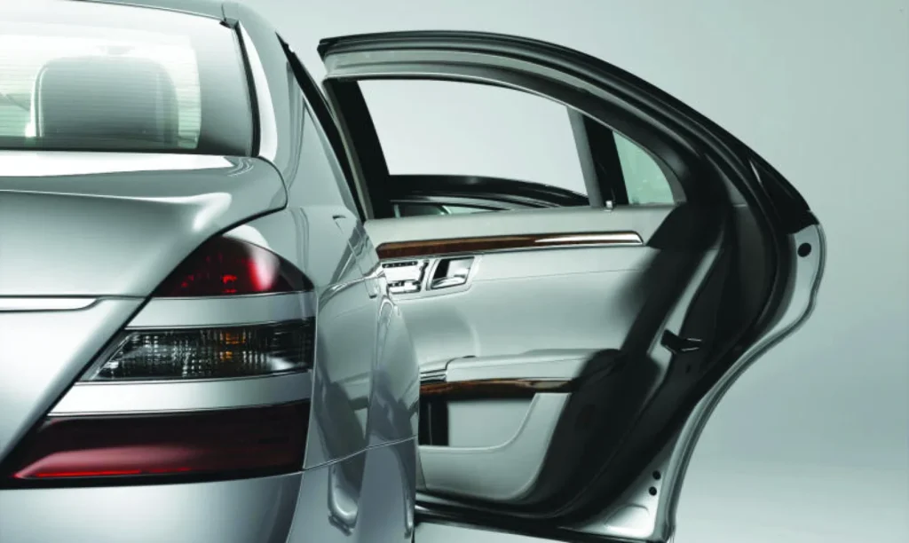 الحماية-الداخلية-لسيارات-مرسيدس-مع-أفلام-سولار-جارد